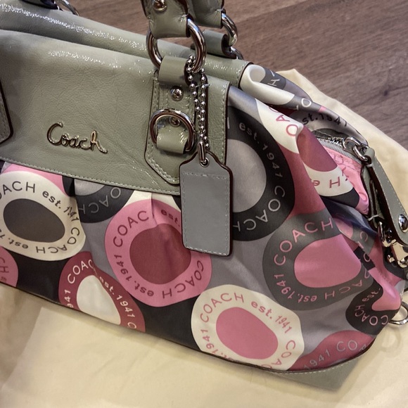 Like new Coach shoulder bag - Picture 3 of 3